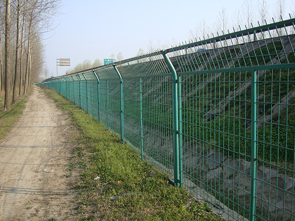 公路護欄網圖片4 公路護欄網圖片4