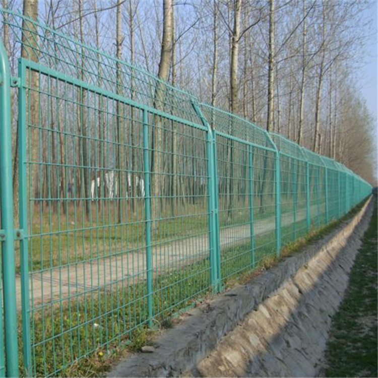 公路圍網案例展示圖片4 公路圍網案例展示圖片4