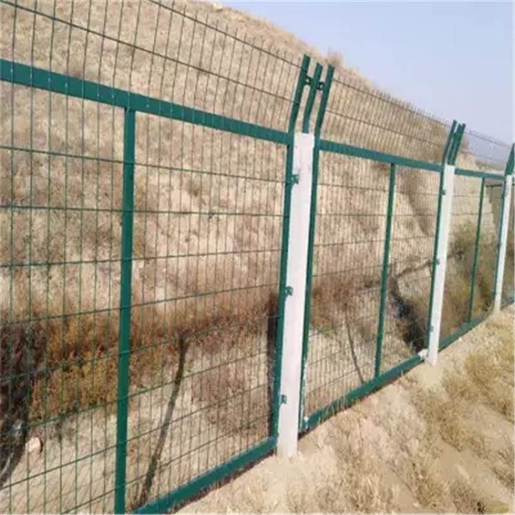 鐵路防護柵欄案例展示圖片4 鐵路防護柵欄案例展示圖片4