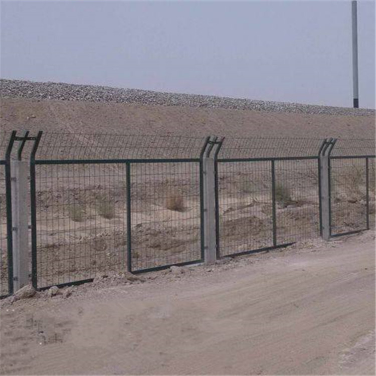 鐵路防護(hù)柵欄案例展示圖片2 鐵路防護(hù)柵欄案例展示圖片2