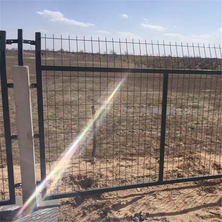 鐵路防護(hù)柵欄案例展示圖片2 鐵路防護(hù)柵欄案例展示圖片2